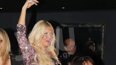 Του έκανε την πρόταση μέσα στο μαγαζί - Πασίγνωστος τραγουδιστής κατεβαίνει μαζί με την Πατούλη στις εκλογές