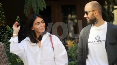 Ολυμπία Χοψονίδου: Τολμηρή η σύζυγος του Βασίλη Σπανούλη - Βούτηξε στη θάλασσα με τα έξι παιδιά της για να πιάσει τον σταυρό