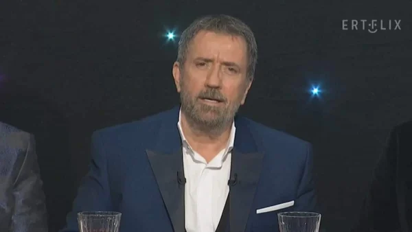 «Καλησπέρα στους Έλληνες απανταχού!» - Ο Σπύρος Παπαδόπουλος επέστρεψε ξανά στον ρόλο του παρουσιαστή