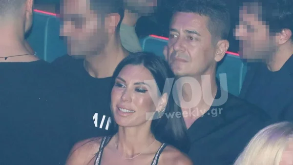 Με προορισμό το άγνωστο - Χέρι χέρι με τις κόρες τους ο Αντώνης Σρόιτερ και η Ιωάννα Μπούκη στο αεροδρόμιο