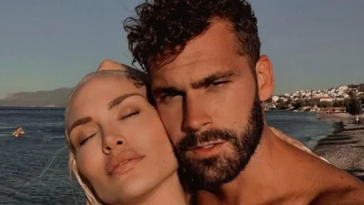 Γέμισε το δωμάτιο με μπαλόνια και της έφερε τούρτα πέντε ορόφων - Η φαντασμαγορική έκπληξη του Στάθη Σχίζα στην Αλεξάνδρα Παναγιώταρου