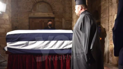 9 ημέρες από το θάνατο του Τέως Βασιλιά Κωνσταντίνου - Σε στενό οικογενειακό κύκλο το τρισάγιο στη μνήμη του