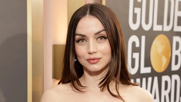 Ana de Armas: Τι κραγιόν επίλεξε για τα Golden Globes Awards 2023;