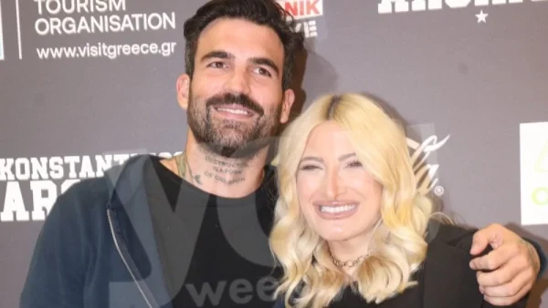 Πλέουν σε πελάγη ευτυχίας - Η οικογενειακή φωτογραφία του Αλεξάνδρου & της Τούνη με τον νεογέννητο γιο τους