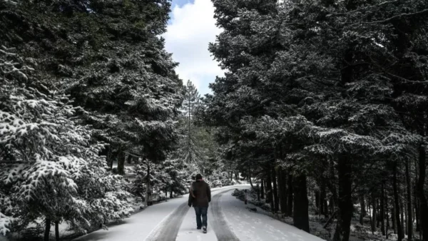 Καιρός 6/2: Στα λευκά σήμερα η Αττική - Πολύ χαμηλή θερμοκρασία