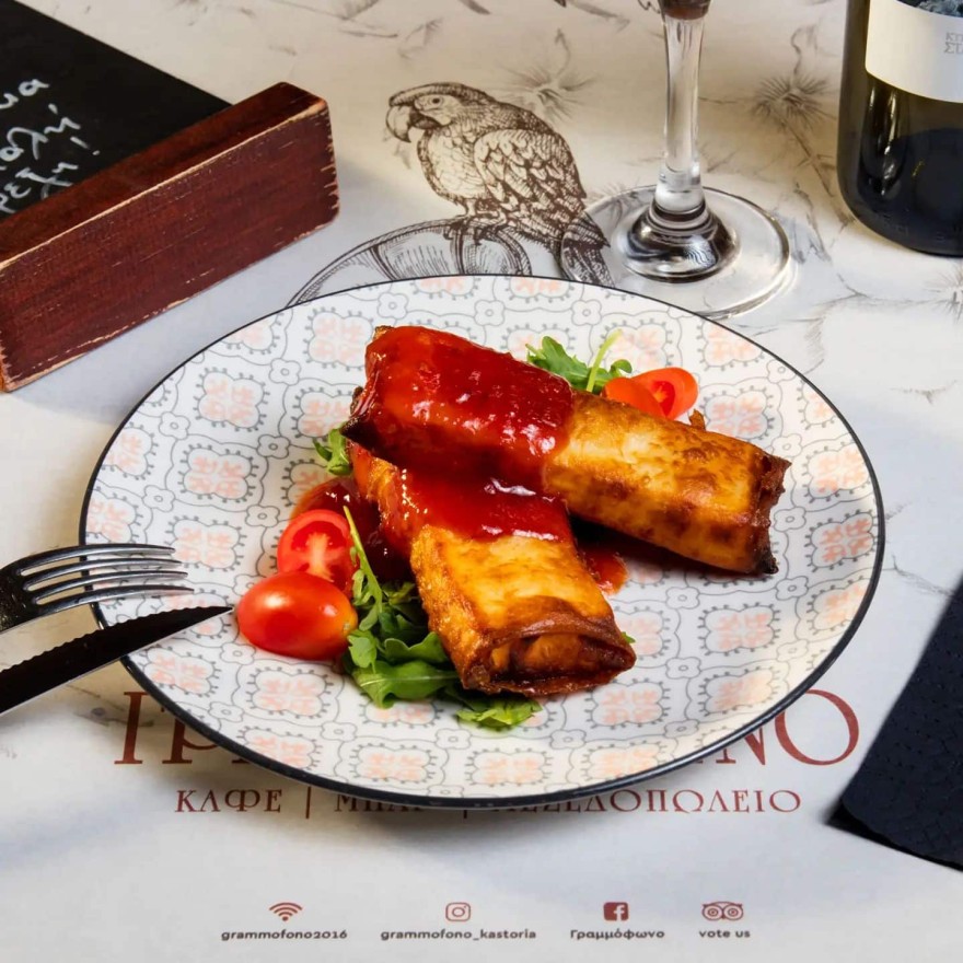 Γραμμόφωνο: Που βρίσκεται το πιο παραδοσιακό μεζεδοπωλείο που σε μεταφέρει σε άλλη εποχή