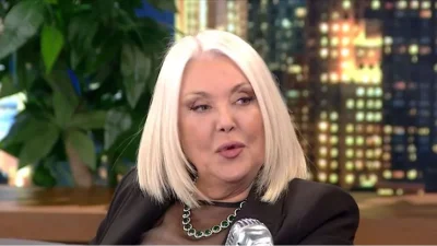 «Μπορεί να πάω στο μπάνιο και να κλαίω...» - Η αλήθεια για την συμπεριφορά της Ρούλας Κορομηλά στους συνεργάτες της πίσω από τις κάμερες