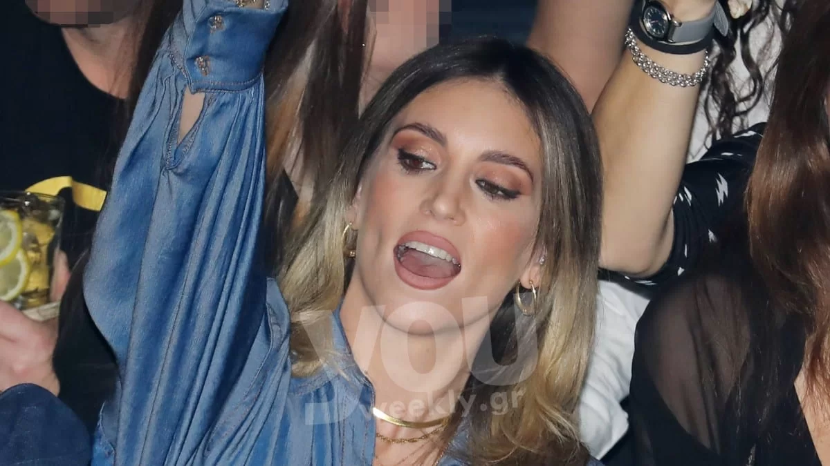 Αθηνά Οικονομάκου: Την κοιτούσαν όλοι στο μαγαζί - Με παντελόνι αξίας 170 ευρώ που δεν θα θες να βγάλεις από πάνω σου