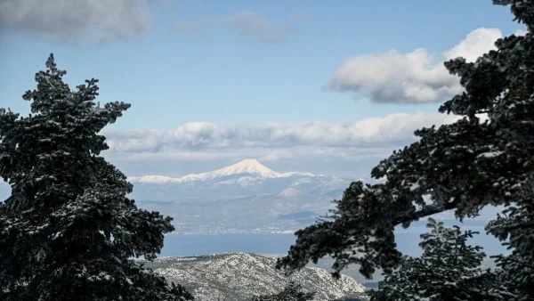 Καιρός: Βροχές, καταιγίδες, χιόνια και κρύο - Ποιες περιοχές επηρεάζονται περισσότερο σήμερα 3/2