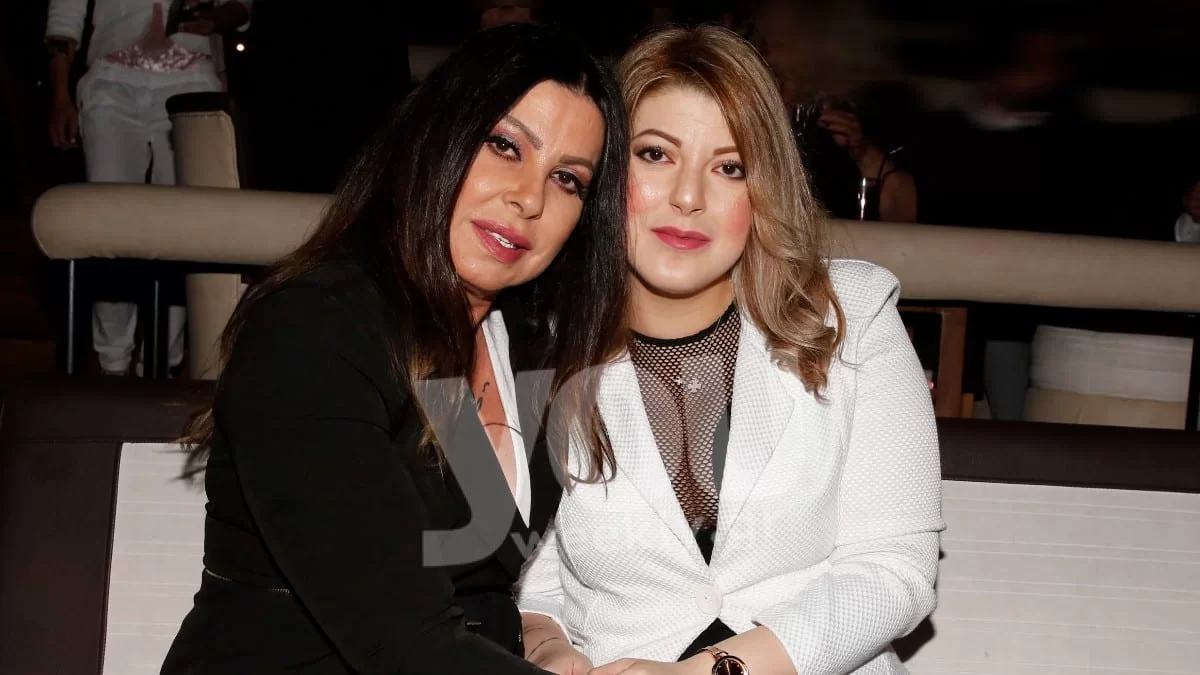 Θα γίνει γιαγιά η Δημητρίου: «Περιμένω με λαχτάρα το μωράκι μας» - Η συγκίνηση της Άνζτελας για την εγκυμοσύνη της κόρης της