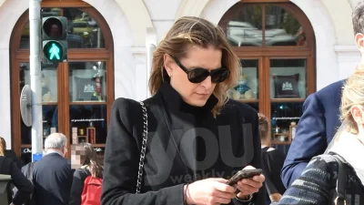 Με σαγιονάρες σε μανάβικο της Αθήνας η Τατιάνα Μπλάτνικ - Καμία σχέση με τις κομψές εμφανίσεις που κάνει συνήθως