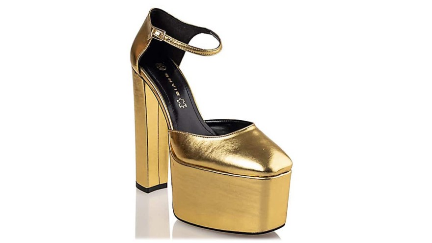 Τα πέδιλα του χειμώνα: «Άσχημα» και «χοντροκομμένα» αλλά πρώτα σε πωλήσεις!