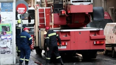 Φωτιά σε διαμέρισμα στους Αμπελόκηπους - Με εγκαύματα στο σώμα μεταφέθηκε 30χρονη ένοικος