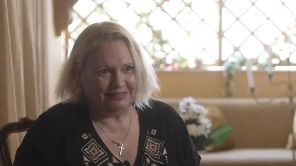 Καίτη Φίνου: «Ήταν τόσο εργατικός και...» - Η για πρώτη φορά εξομολόγηση της ηθοποιού για τον πατριό της