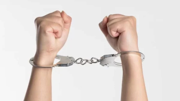 Σκάνδαλο ''φωτιά'' με πασίγνωστο Έλληνα παρουσιαστή - Δεσμεύτηκε η περιουσία του για ξέπλυμα χρήματος