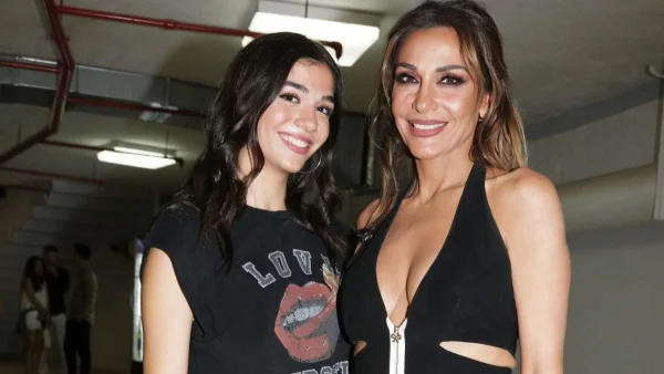 Άλλαξε τα μαλλιά της και μοιάζει με δίδυμη αδερφή της Δέσποινας Βανδή - Η νέα εμφάνιση της Μελίνας Νικολαΐδη