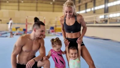 Στιγμές ευτυχίας για την οικογένεια Πετρούνια&Μιλλούση - Η αντίδραση των κορών τους όταν ο πρωταθλητής πήρε άλλη μια νίκη