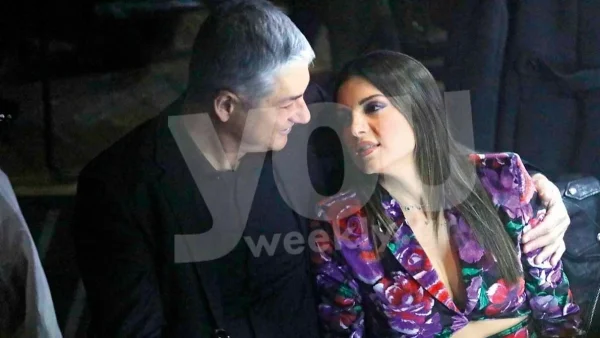 Δεν είχαν δει τον φωτογράφο: Σε πολύ τρυφερές στιγμές μπροστά σε ένα ολόκληρο μαγαζί Σταματίνα Τσιμτσιλή και Θέμης Σοφός