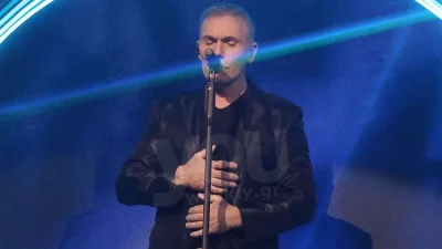 Λίγο μετά την περιπέτεια της υγείας του - Συγκινημένος ο Ρόκκος με την έκπληξη γενεθλίων πάνω στην πίστα