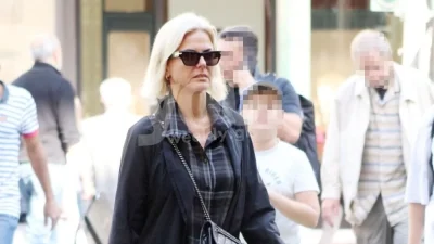 Χρειαζόταν μια ανανέωση - Η τεράστια αλλαγή που έκανε η Χριστίνα Κοντοβά στα μαλλιά της