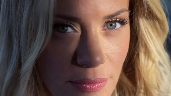 Sweet & natural: Πως να αντιγράψεις το καθημερινό μακιγιάζ της Ζέτας Μακρυπούλια