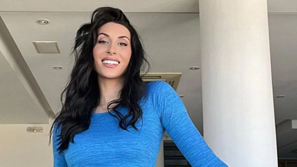 Μπροστά σε ολόσωμο καθρέφτη στο γυμναστήριο - Το σώμα της Ζωής Δημητράκου μετά τη γέννα του 2ου παιδιού της