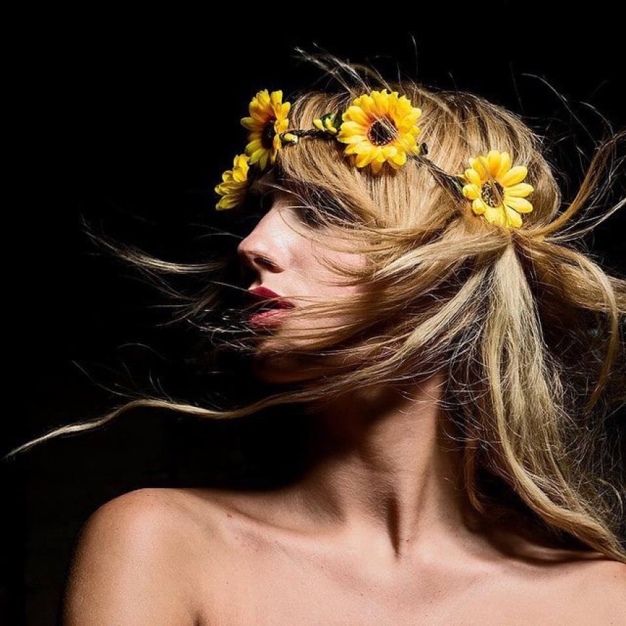 Φαίνεται πιο νέα κι έχει εντελώς άλλα μαλλιά - Αγνώριστη σήμερα η Έλντα Λάσκα από το GNTM 1