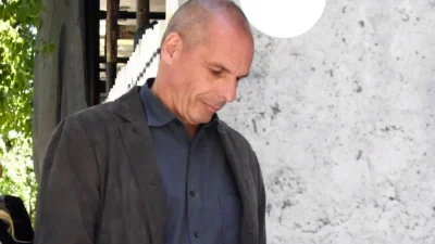 Γιάνης Βαρουφάκης: Ποινική δίωξη για κακουργήματα στον 17χρονο που του επιτέθηκε στα Εξάρχεια