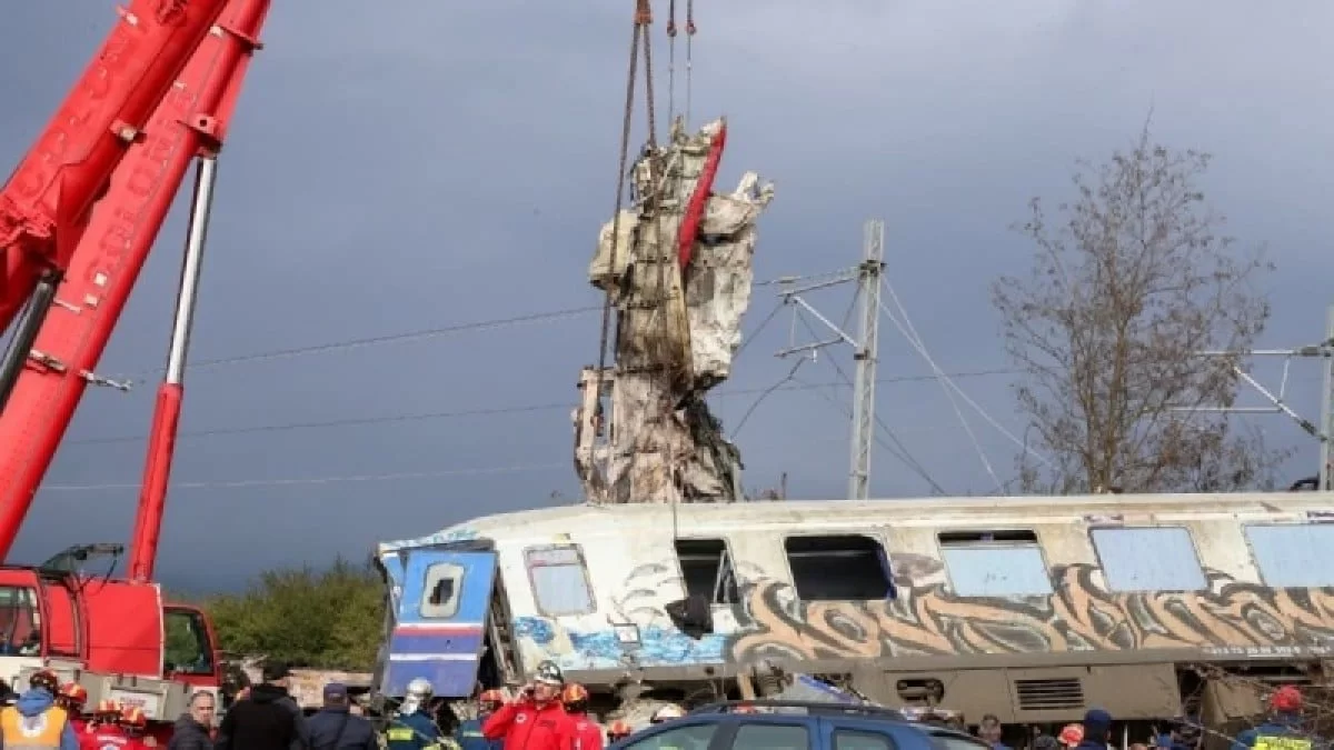 Τέμπη: Ταυτοποιήθηκαν δύο ακόμη σοροί - Ένας 20χρονος και μία 19χρονη ανάμεσα στα θύματα της φονικής σύγκρουσης