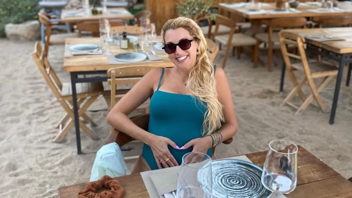 Εκτός Ελλάδας η Κωνσταντίνα Σπυροπούλου - Το πρώτο της ταξίδι μετά τον ερχομό του γιου της