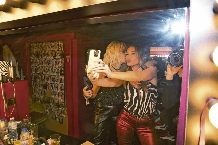 Το καυτό τσιφτετέλι της Ελισάβετ Κωνσταντινίδου - Τι συμβαίνει στη συνάντηση Βίσση & Βανδή στο Hotel Ερμού