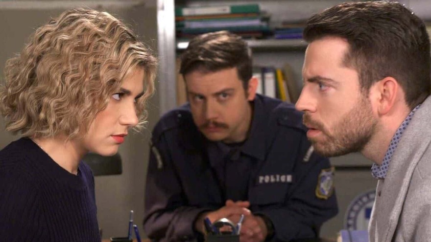 Η Χρύσα μαθαίνει το μυστικό που όλοι θέλουν να κρύψουν!