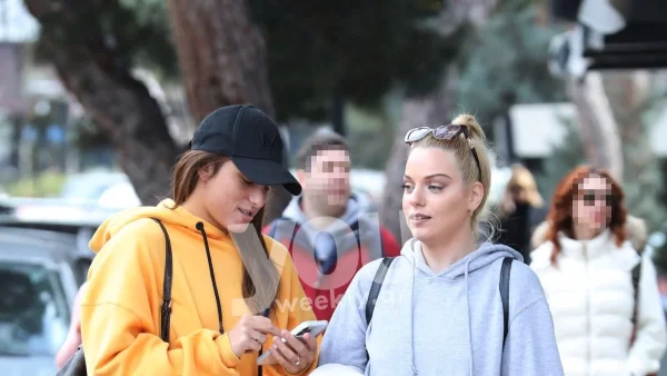 Χωρίς μακιγιάζ με καπέλο στο κεφάλι - Η εμφάνιση της Χατζηανδρέου στους δρόμους της Αθήνας μέρες μετά την αποβολή από το Survivor All Star