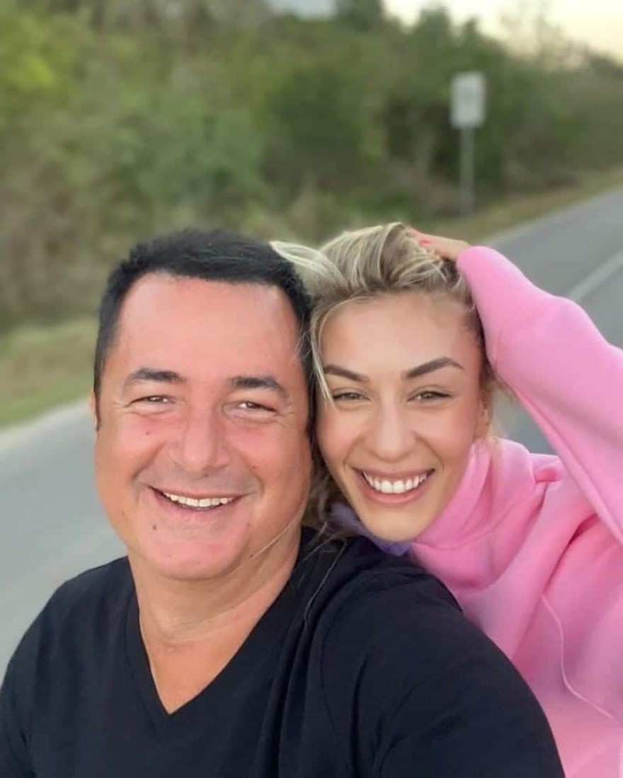 Αυτή είναι η 23χρονη σύντροφος του 53χρονου Ατζούν Ιλιτζαλί - Θα φέρει στον κόσμο το 5ο παιδί του