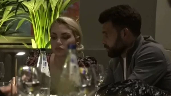 Τους κοίταζε όλο το μαγαζί - Η πρώτη δημόσια έξοδος Παναγιώταρου και Σχίζα μετά τις φήμες χωρισμού