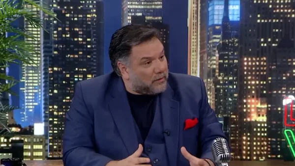 «Έχασα τον πατέρα μου, έκαναν εγχειρήσεις η μάνα, η κόρη και ο γιος μου, κάηκε το σπίτι μου...» - Άναυδος ο Αρναούτογλου με το δράμα αγαπημένου τραγουδιστή