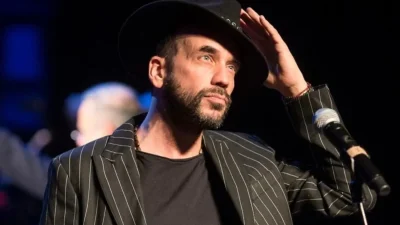 Παντρεύεται ο Πάνος Μουζουράκης με την Μαριλού Κοζάρη στην Αίγινα - Η αναγγελία του γάμου τους