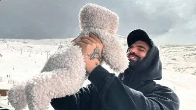 Έβγαλαν διαβατήριο και φεύγουν για... - Η ανάρτηση του Δημήτρη Αλεξάνδρου με τον μπέμπη