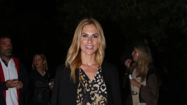 Δύο μέτρα παλικάρι - Η σπάνια φωτογραφία της Ντορέττας Παπαδημητρίου με τον 17χρονο γιο της