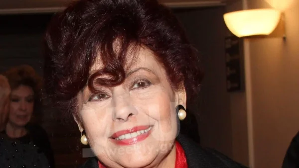 «Έχει γίνει σαν να την φούσκωσαν με σαμπρέλα...» Το ''άδειασμα'' της  Ανουσάκη για τις Ελληνίδες παρουσιάστριες