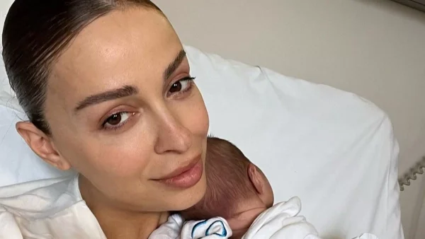 Έσβησε όχι μία αλλά δύο τούρτες - Τα πρώτα γενέθλια της Ελένης Φουρέιρα ως μανούλα