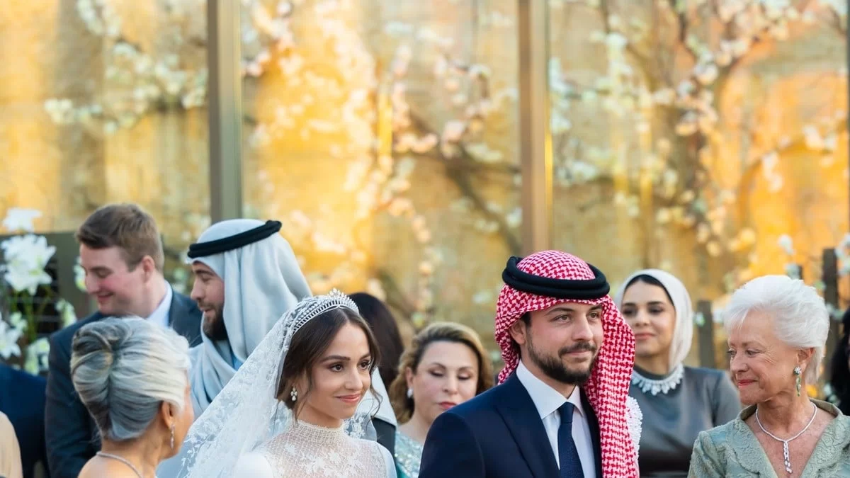 Με πανάκριβο Dior νυφικό και τιάρα εκατομμυρίων - Ο Λαμπερός γάμος της πριγκίπισσας της Ιορδανίας με τον Δημήτρη από την Άνδρο
