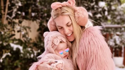 Βγαλμένο από παραμύθι - Με ταπετσαρία, φωτάκια και μεγάλο χαλί το παιδικό δωμάτιο της κόρης της Γαστεράτου