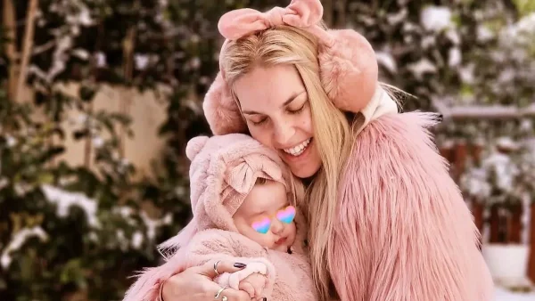 Βγαλμένο από παραμύθι - Με ταπετσαρία, φωτάκια και μεγάλο χαλί το παιδικό δωμάτιο της κόρης της Γαστεράτου