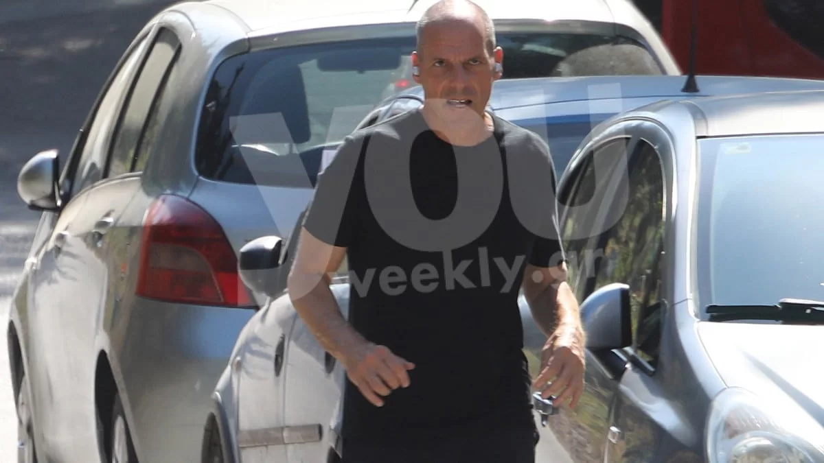 Συνελήφθη 17χρονος για τον ξυλοδαρμό του Γιάνη Βαρουφάκη στα Εξάρχεια