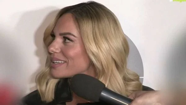 Η εγκυμοσύνη της πηγαίνει πολύ - Η λαμπερή εμφάνιση της Ιωάννα Μαλέσκου στον 9ο μήνα κύησης