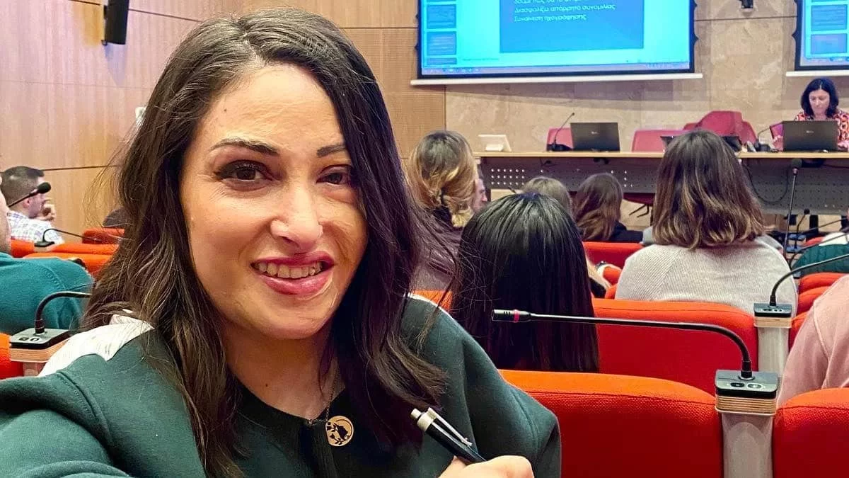 Με μαύρο ολόσωμη φόρμα τα "έσπασε" στα μπουζούκια η Ιωάννα Παλιοσπύρου - Φωτογραφίες