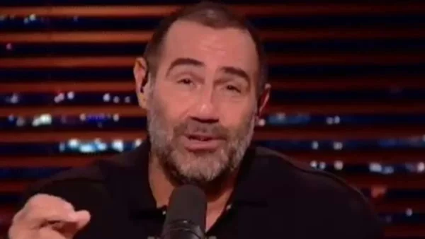 Βινύλιο: «Σκάνδαλο μονής Βατοπεδίου!» - Τρελάθηκαν οι τουιτεράδες με την επιστροφή της εκπομπής του ΑΝΤ1