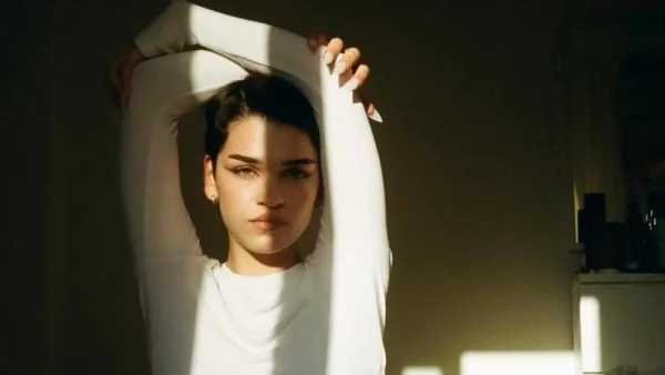 Ποζάρει χαλαρή και αμέριμνη - Το ταξίδι της Κυβέλης 3 μήνες από το θανατηφόρο τροχαίο που προκάλεσε