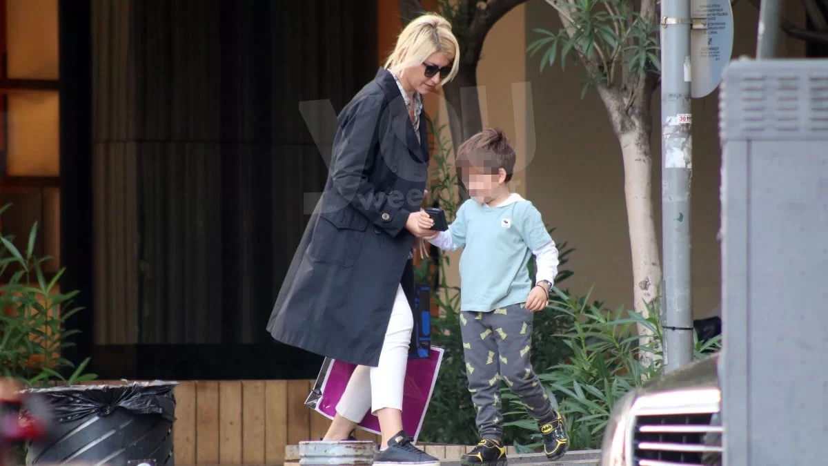 "Λιώνει" για εκείνον - Με την ποδοσφαιρική του εμφάνιση δίπλα στη Σία Κοσιώνη ο μικρός Δήμος